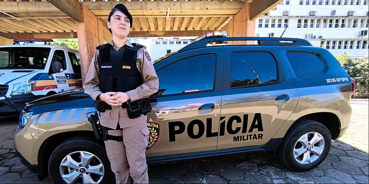 Tenente Maria Tereza do 50° BPM relata que o suspeito saiu à noite, usou álcool e drogas, e retornou com uma faca (Larissa Durães)