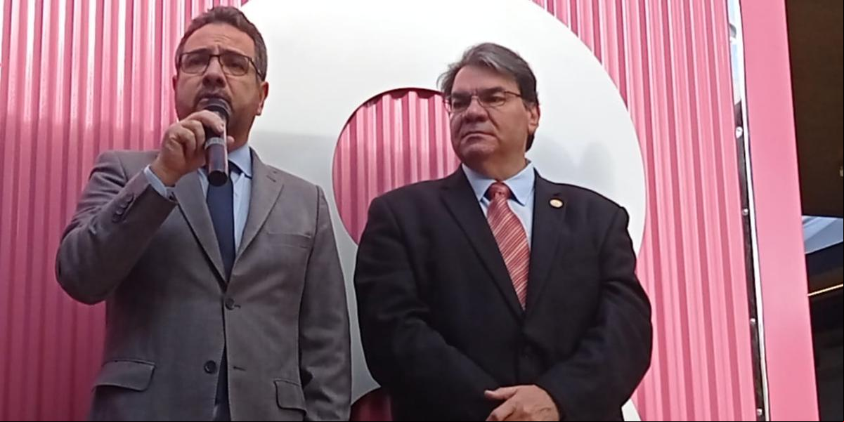 Reitor Wagner Santiago e vice- reitor Dalton Caldeira apresentam o Circuito do Conhecimento e destacam que a utilização do espaço é aberta a toda a população (Márcia Vieira)